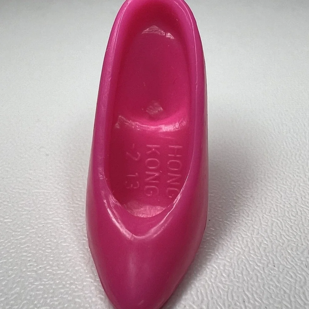 Single Barbie Doll High-Heel Shoe Closed Tow Pump Superstar Era Hot Pink Fuchsia